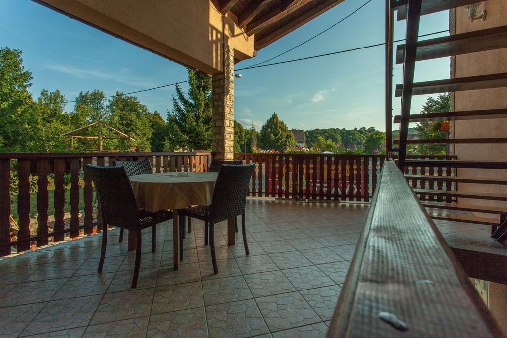 Guesthouse Zalac Слуни Екстериор снимка