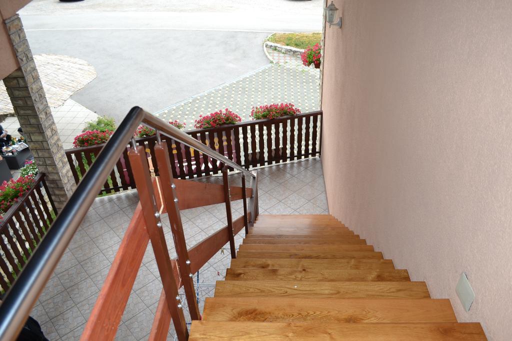 Guesthouse Zalac Слуни Екстериор снимка