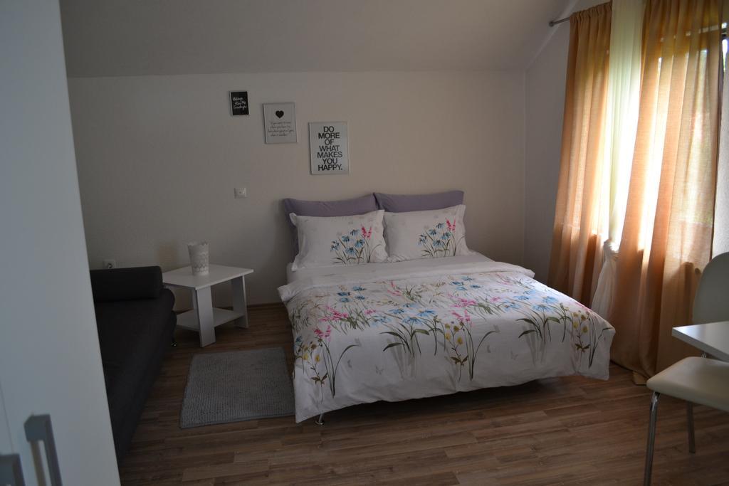 Guesthouse Zalac Слуни Екстериор снимка