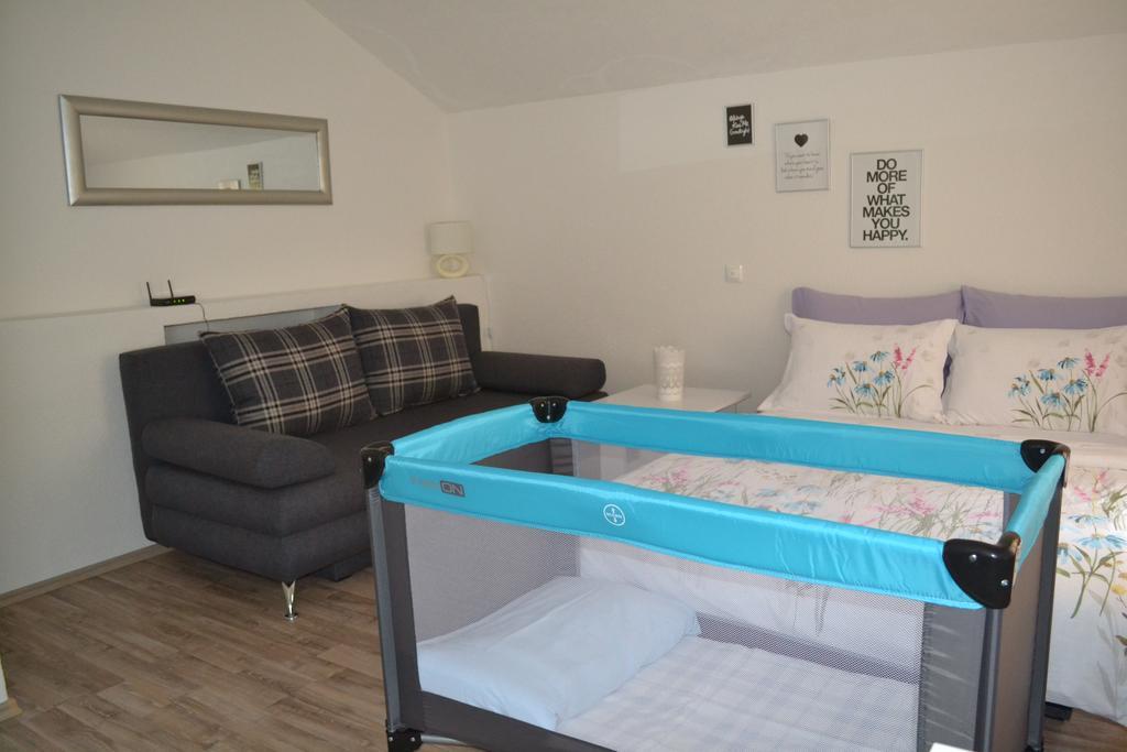 Guesthouse Zalac Слуни Екстериор снимка