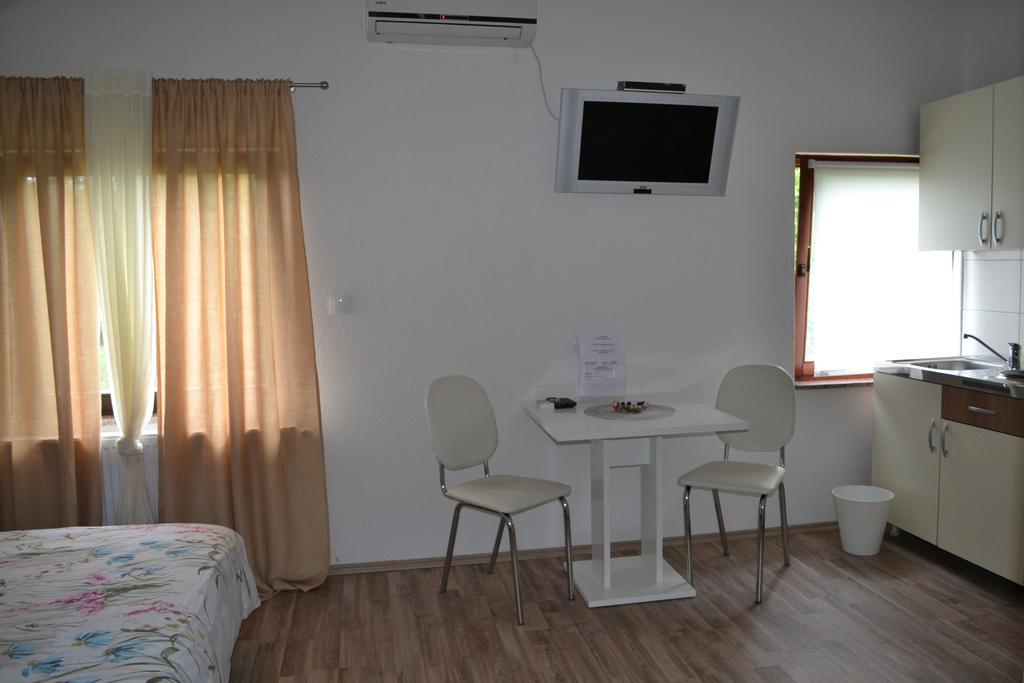 Guesthouse Zalac Слуни Екстериор снимка
