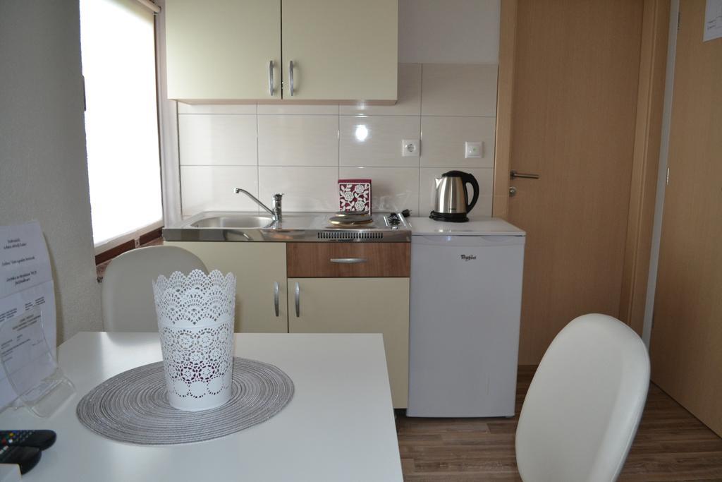 Guesthouse Zalac Слуни Екстериор снимка