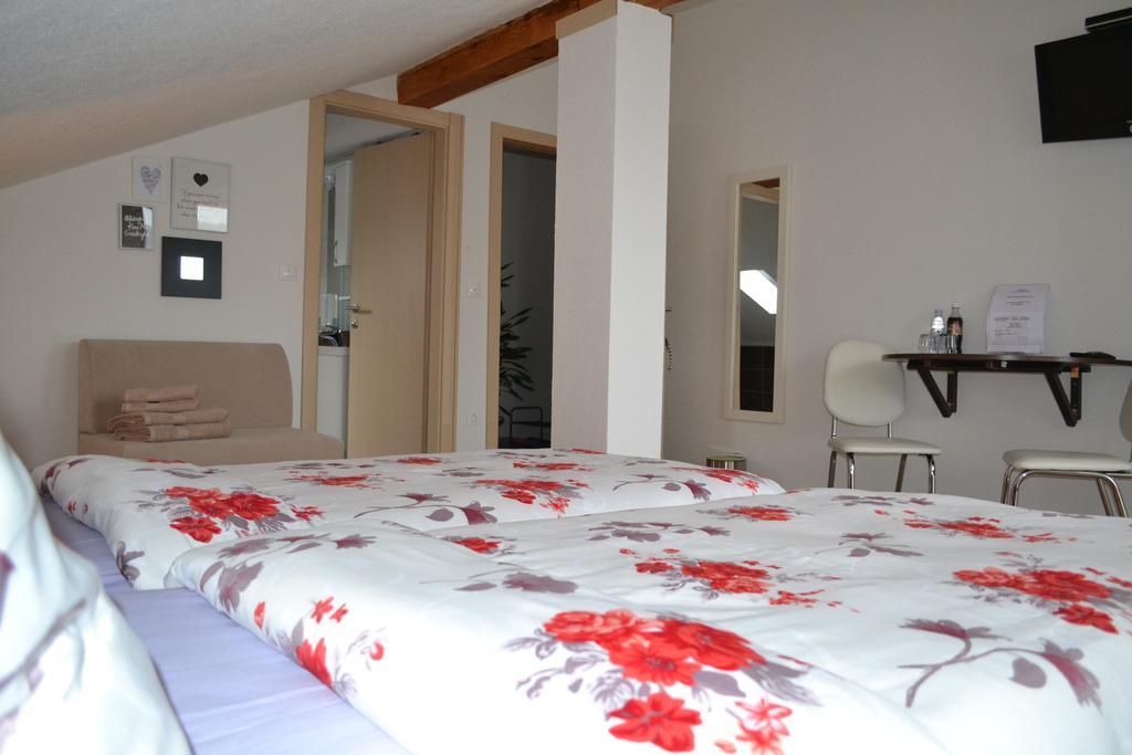 Guesthouse Zalac Слуни Екстериор снимка