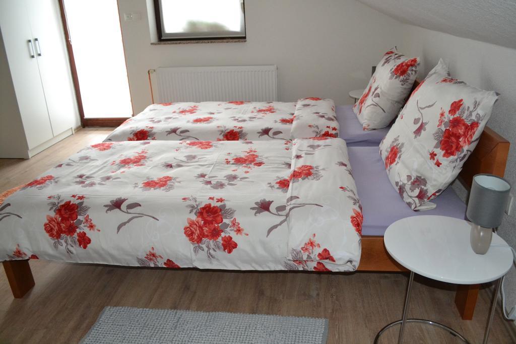 Guesthouse Zalac Слуни Екстериор снимка