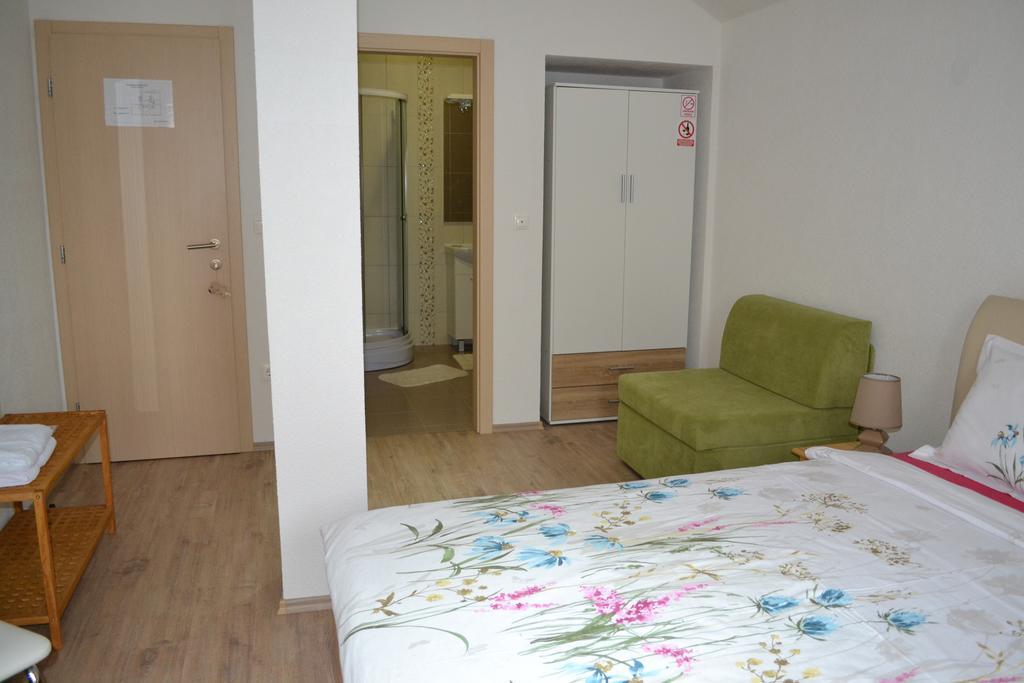 Guesthouse Zalac Слуни Екстериор снимка