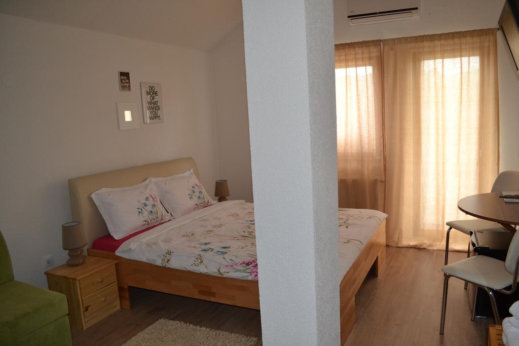 Guesthouse Zalac Слуни Екстериор снимка
