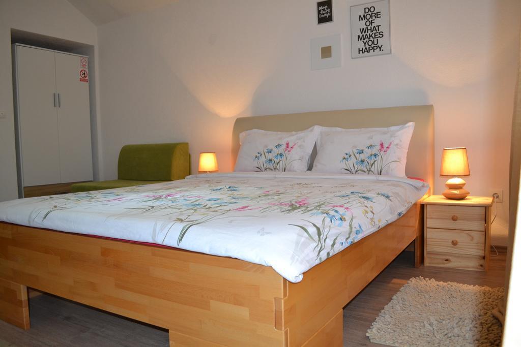 Guesthouse Zalac Слуни Екстериор снимка